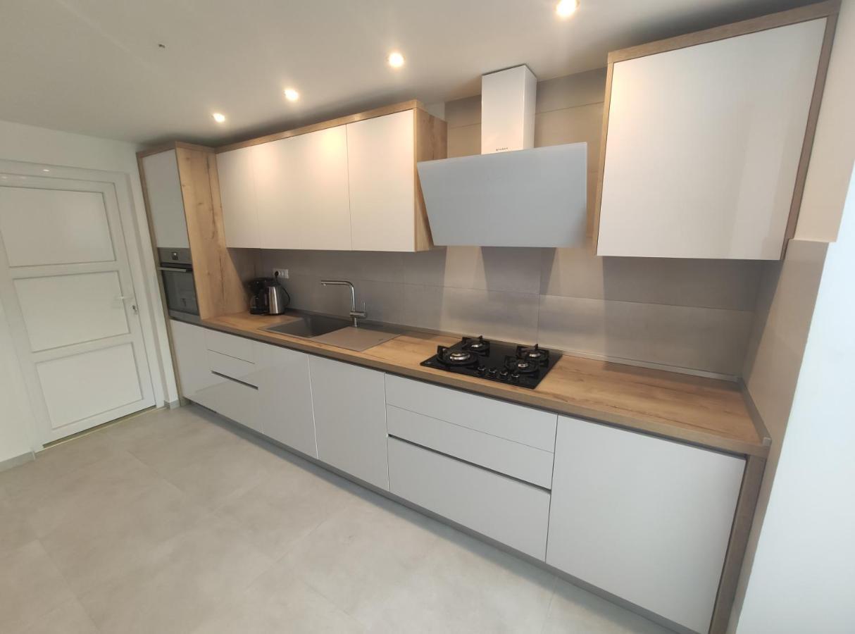 Peaceful Apartment 30 Meters From Sea 자다르 외부 사진